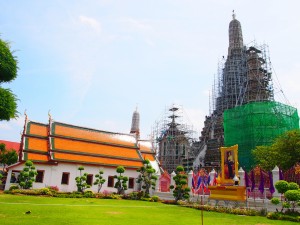 Wat Arun with monk halls           